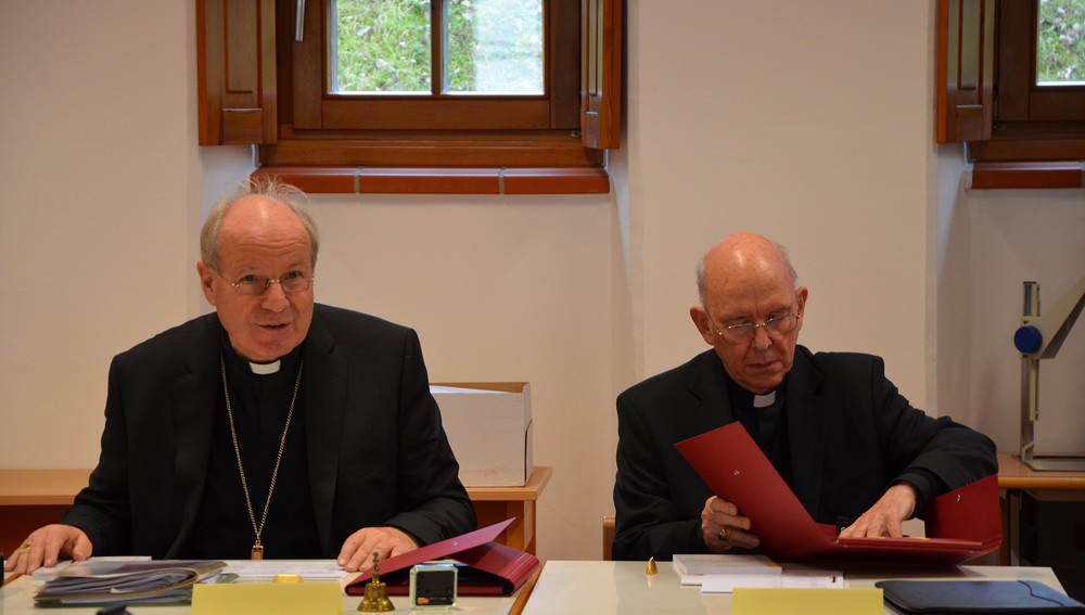 Kardinal Christoph Schönborn und Bischof Klaus Küng bei der Herbstversammlung der österreichischen Bischöfe