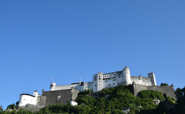 Blick auf den Mönchsberg mit der Festung Hohensalzburg
