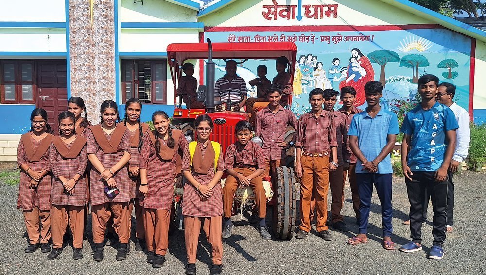 MIVA-Traktor in landwirtschaftlichen Ausbildungsprojekt in Indien