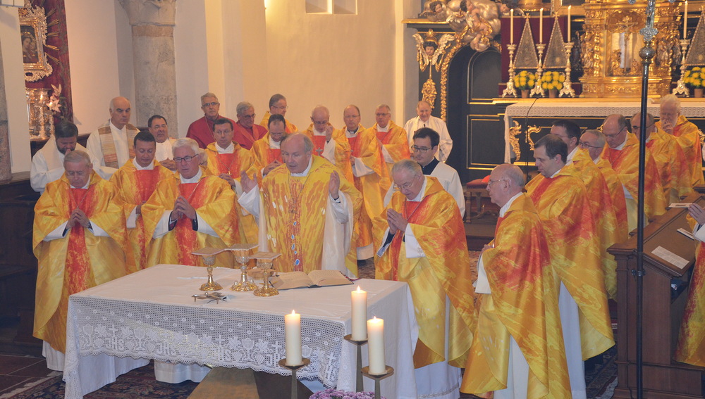 Gottesdienst der österreichischen Bischöfe bei der Bischofskonferenz in Michaelbeuern im November 2015