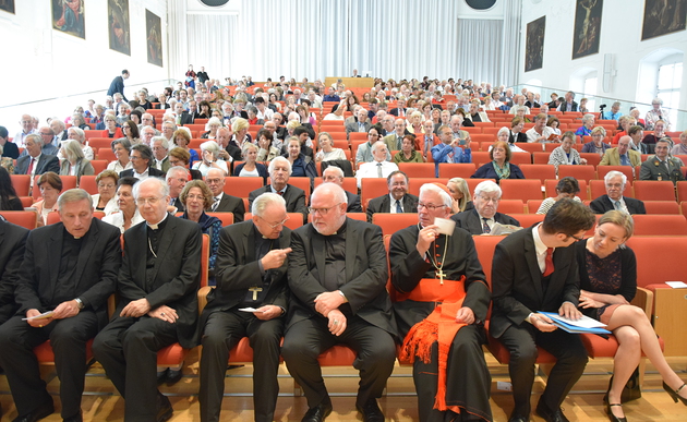 v.l.: Altbischof Egon Kapellari, Alterzbischof Alois Kothgasser, Kardinal Reinhard Marx, Erzbischof Franz Lackner, Obmann Martin Dürnberger