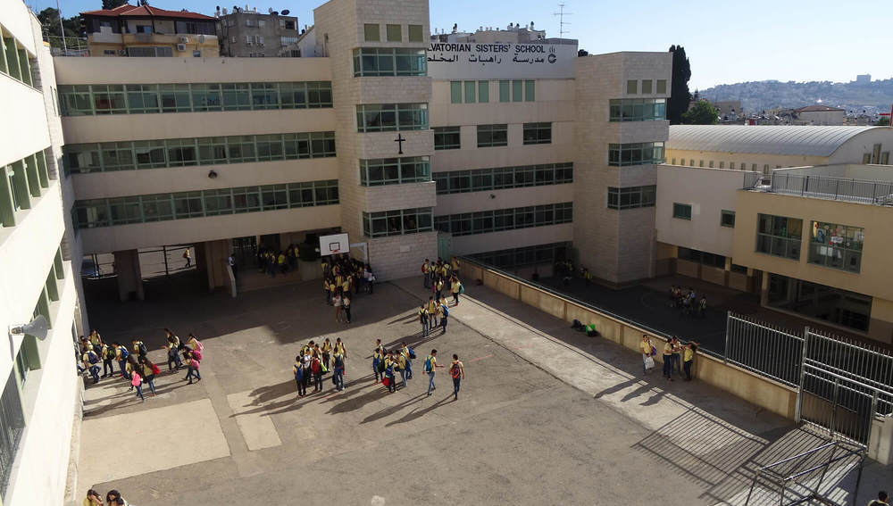Schulhof der Ordensschule in Israel - Ausgezeichnet im Oktober 2024 als beste Schule Israels