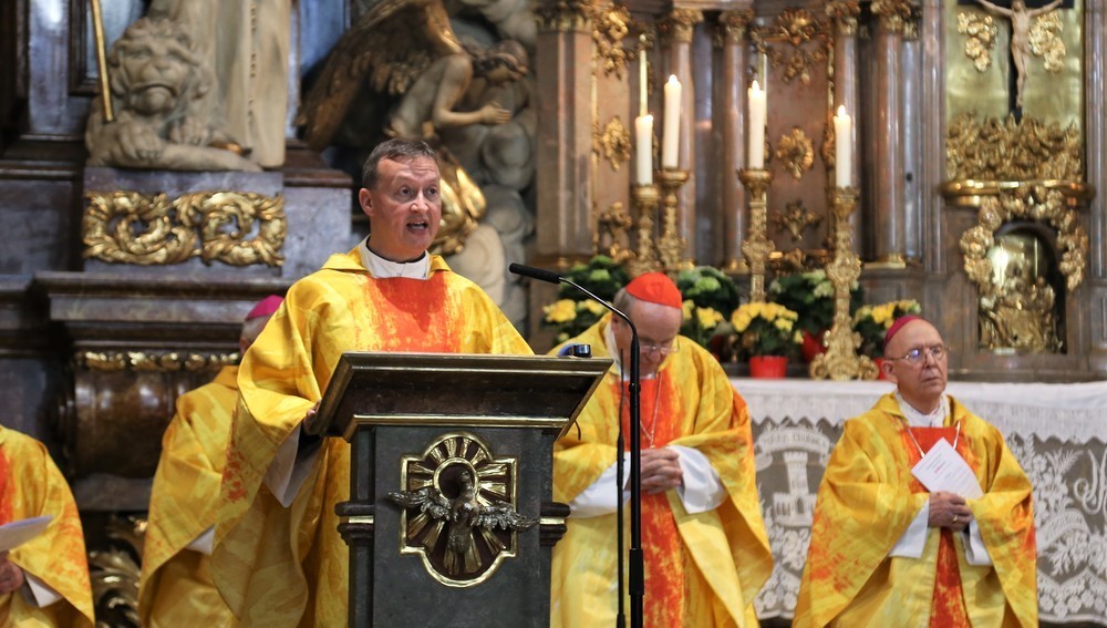 Kathpress 75 Jahre - Messe u. a. mit Peter Schipka (Generalsekretär, Österreichische Bischofskonferenz), Kirche Franziskanerkloster, Wien, 4. Mai 2022