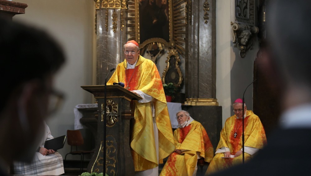 Kathpress 75 Jahre - Messe u. a. mit Kardinal Christoph Schönborn, Kirche Franziskanerkloster, Wien, 4. Mai 2022