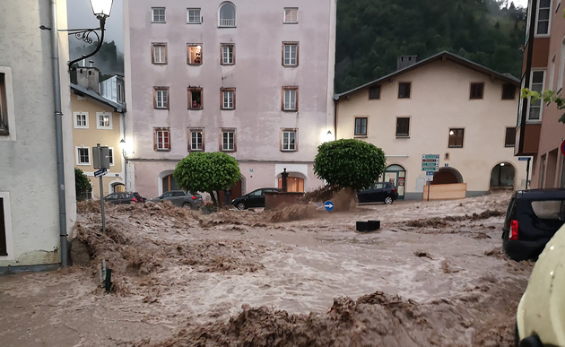 Graz Hochwasser : Graz 19 11 2019 Mur Graz Aut Hochwasser In Graz Im Bild Die Hochwasser Fuehrende Mur Im Zentrum : Der landkreis berchtesgadener land hat nach starkem regen wegen hochwassers den katastrophenfall ausgerufen.