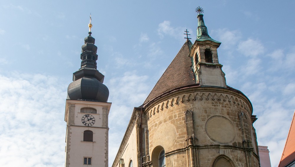 Dom zu St. Pölten, Kapitelgarten, Kirchturm, Apsis, Herbst, St. Pölten, 15. September 2021