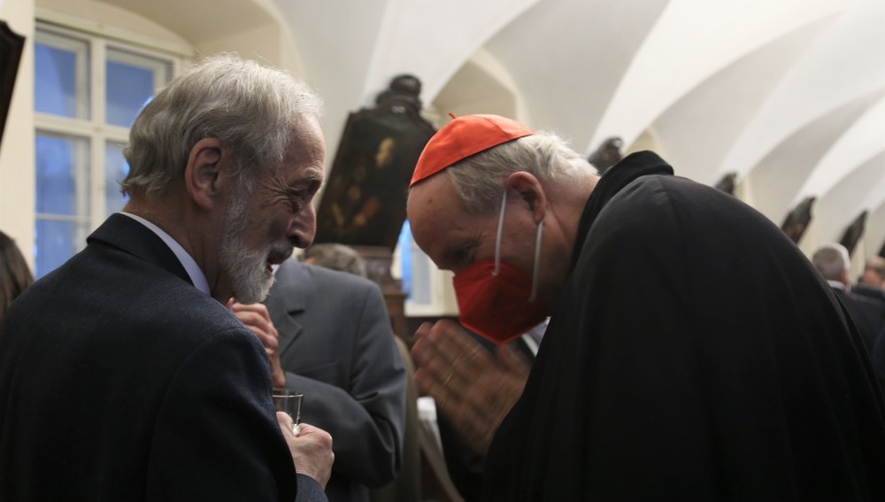 Kathpress 75 Jahre - Franziskanerkloster - Feier im Refektorium, Prof. Heinz Nussbaumer und Kardinal Christoph Schönborn, Wien, 4. Mai 2022