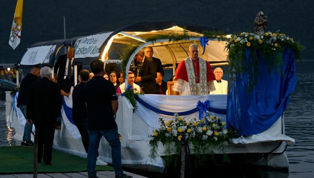 Papst Leo XIV. bei Seeprozession am Albaner See in Castel Gandolfo