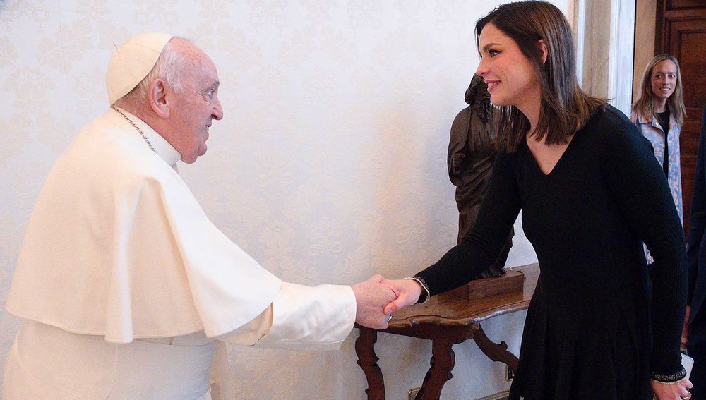 Olivia Maurel bei Papst Franziskus am 4. April 2024