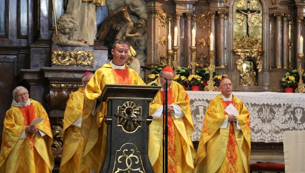 Kathpress 75 Jahre - Messe u. a. mit Peter Schipka (Generalsekretär, Österreichische Bischofskonferenz), Kirche Franziskanerkloster, Wien, 4. Mai 2022