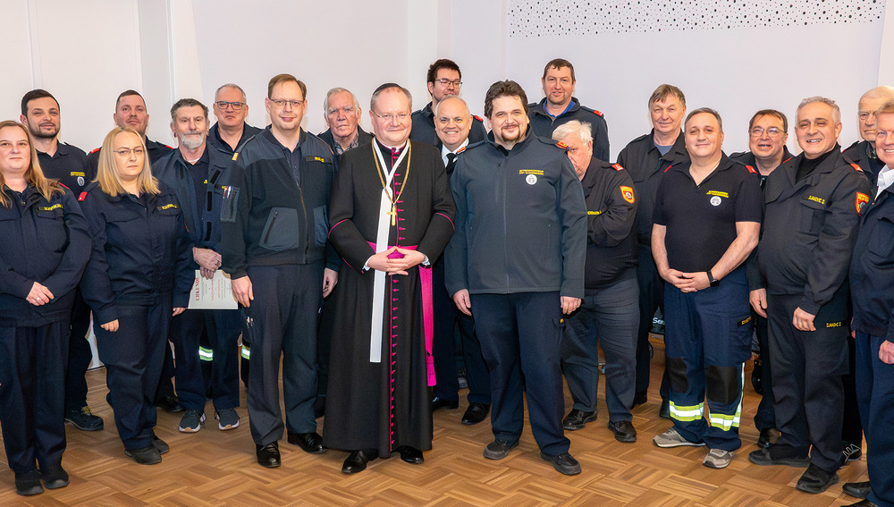Propst Anton Höslinger und die Betriebsfeuerwehr von Stift Klosterneuburg