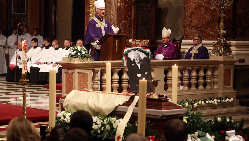 Bischof Martos predigt bei Requiem für Imre Kozma  am 16.11.2024 in der Stephansbasilika von Budapest