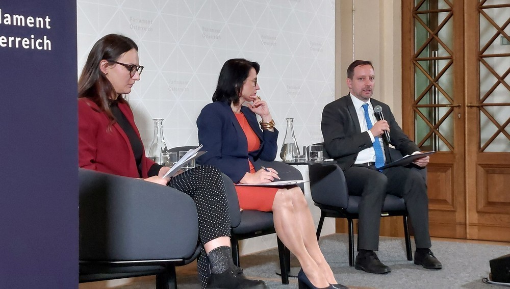 Staatssekretär Tristan Azbej, NR-Abg. Gudrun Kugler, Martina Batinic (Bundeskanzleramt)