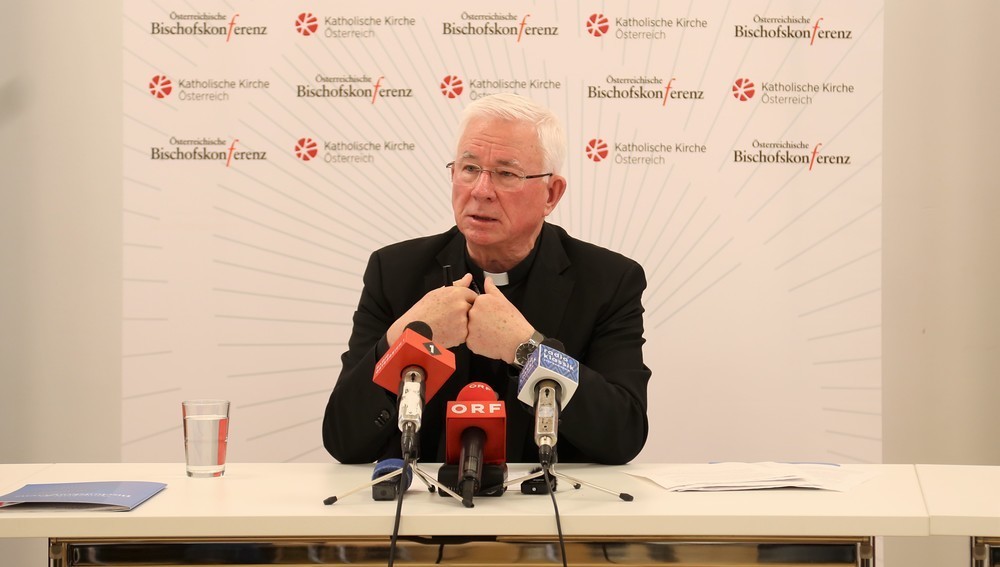 Pressekonferenz der Österreichischen Bischofskonferenz mit Erzbischof Franz Lackner (Vorsitzender der Österreichischen Bischofskonferenz), Club 4, Wien, 17. März 2023