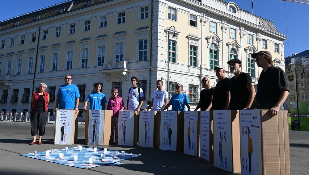 Fotoaktion 'Kein Kind darf unversorgt bleiben' am 09.09.2026