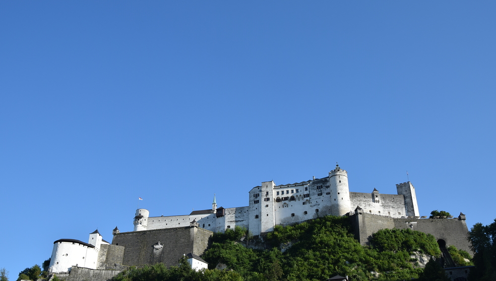 Blick auf den Mönchsberg mit der Festung Hohensalzburg