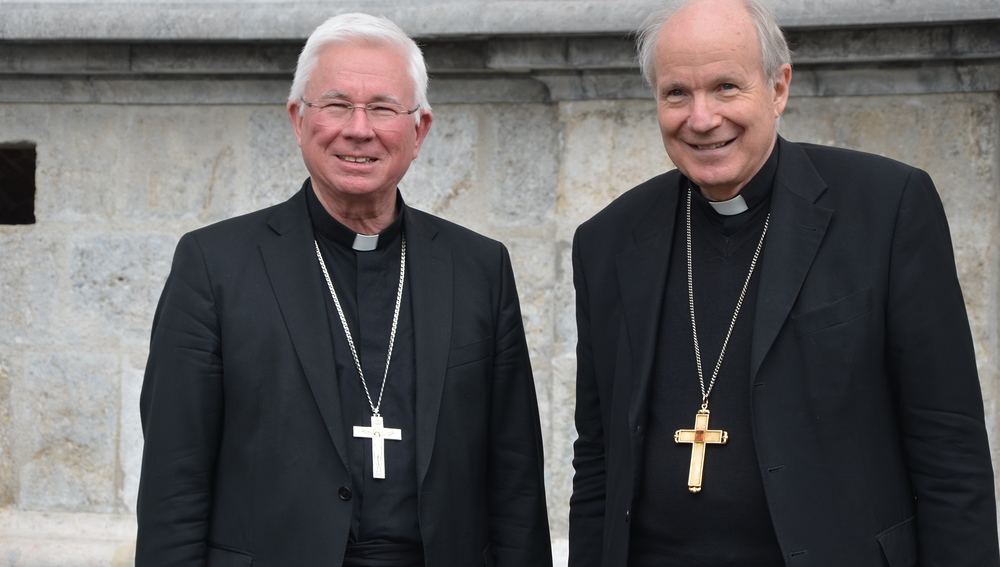 Erzbischof Franz Lackner, neuer Vorsitzender der Bischofskonferenz, und der bisherige Vorsitzende, Kardinal Christoph Schönborn (Mariazell, 16.6.2020)