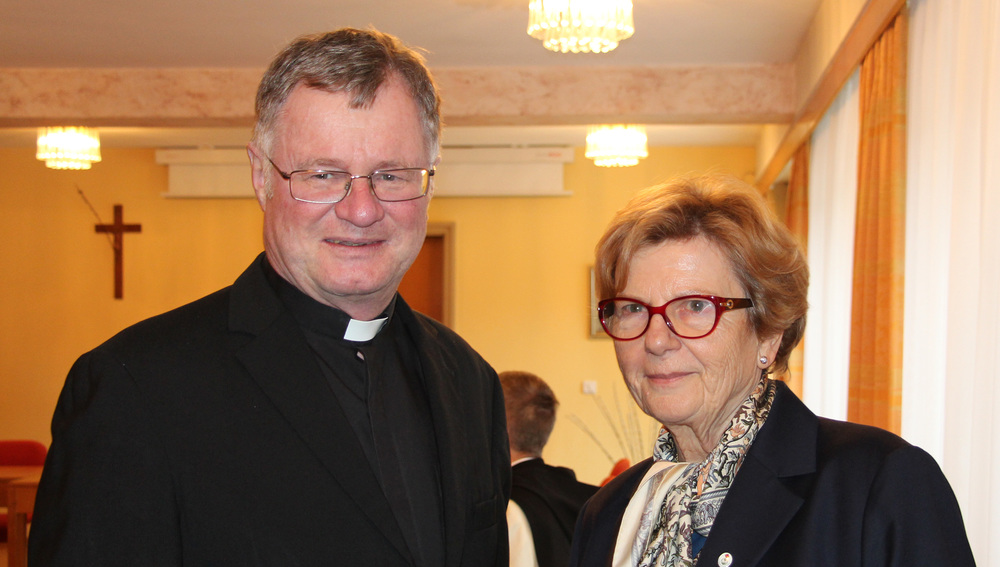 Bischof Manfred Scheuer und Waltraud Klasnic, Vorsitzende der Unabhängigen Opferschutzkommission