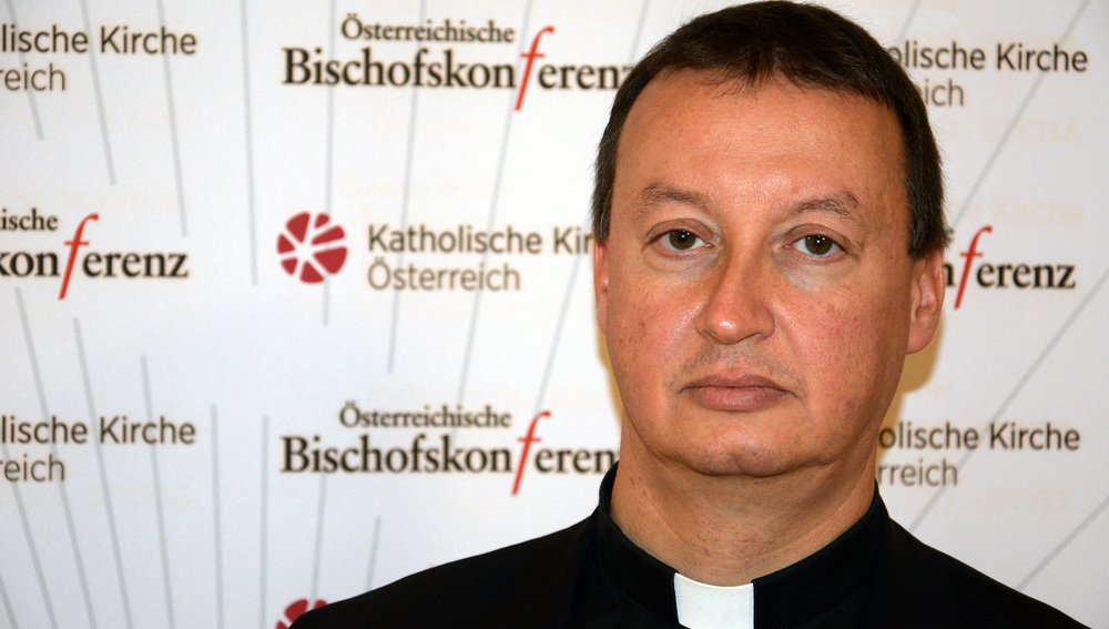 Der Generalsekretär der Bischofskonferenz bei der Pressekonferenz zur Herbstvollversammlung der Bischofskonferenz am 10. November 2017 in Wien