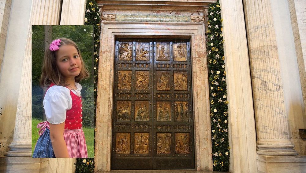 Ludovica (8) wird mit dem Papst Heilige Pforte eröffnen