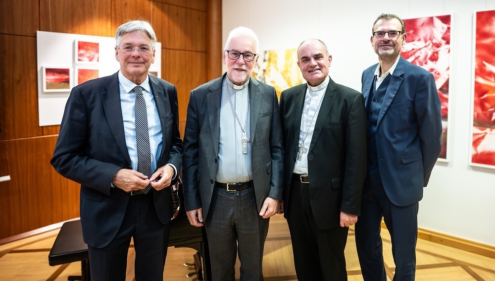 LH Kaiser, Bischof Marketz, Bischof Muser und EURAC-Institutsleiter Rautz (v. l.)