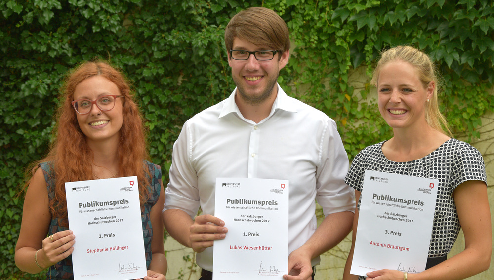 v.l.: Stephanie Höllinger (2. Platz), Lukas Wiesenhütter (1. Platz), Antonia Bräutigam (3. Platz) - Verleihung am 3. August 2017 in Salzburg