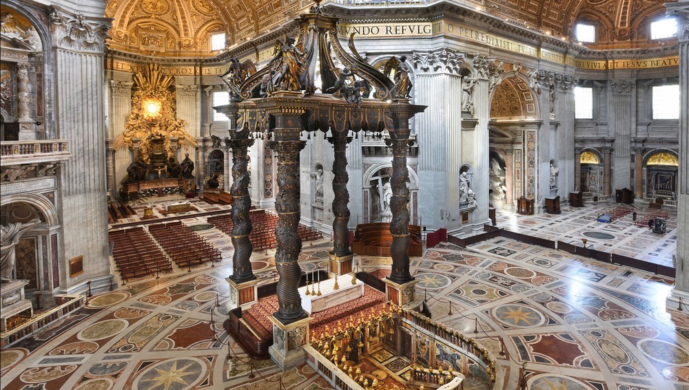 Hauptaltar des Petersdoms mit Bernini-Baldachin