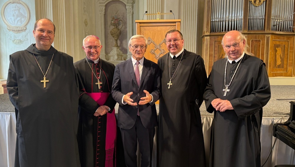v.l. Benediktiner-Abtprimas Jeremias Schröder, Weihbischof Anton Leichtfried, Bundeskanzler a.D. Wolfgang Schüssel, Abtpräses Johannes Perkmann, Abt Georg Wilfinger (Stift Melk) 