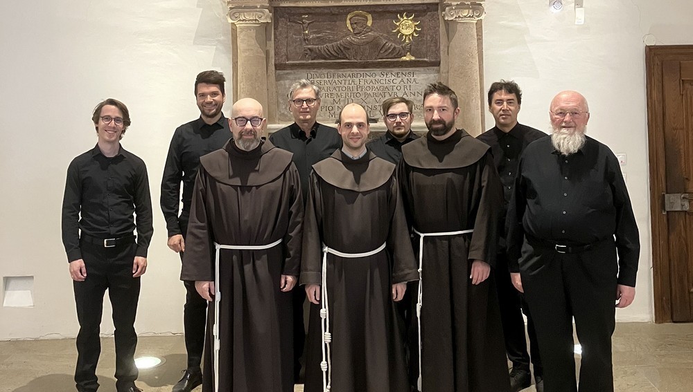 V.l.n.r.: Michael Schadler, Peter Heinrich, Br. Matteo Ferraldeschi OFM, Johannes Chum, Br. Sebastian Joel Chavez OFM, Severin Praßl-Wisiak, Br. Marko Hrgota OFM, Stefan Wolfbauer, Franz Karl Praßl.