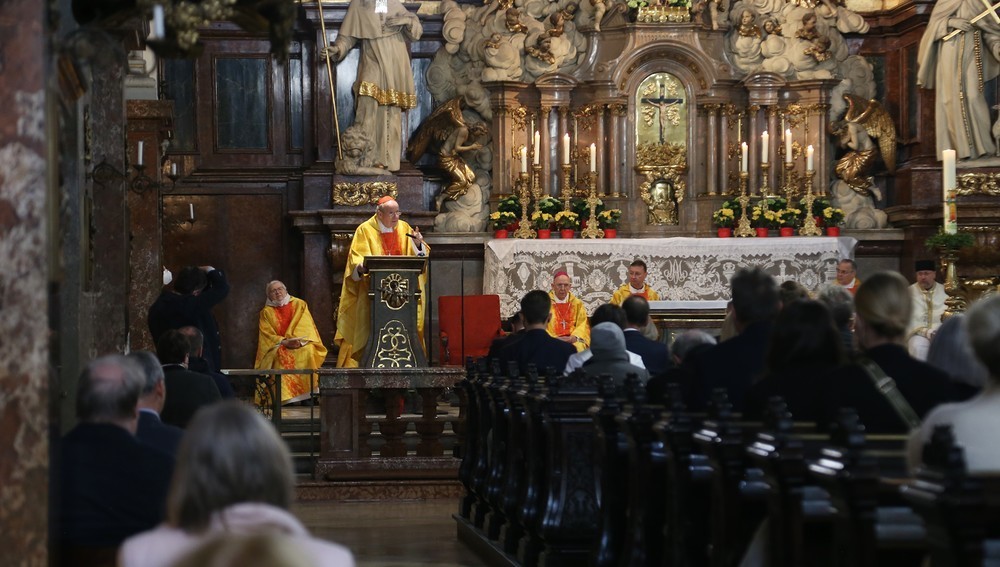 Kathpress 75 Jahre - Messe u. a. mit Kardinal Christoph Schönborn, Kirche Franziskanerkloster, Wien, 4. Mai 2022