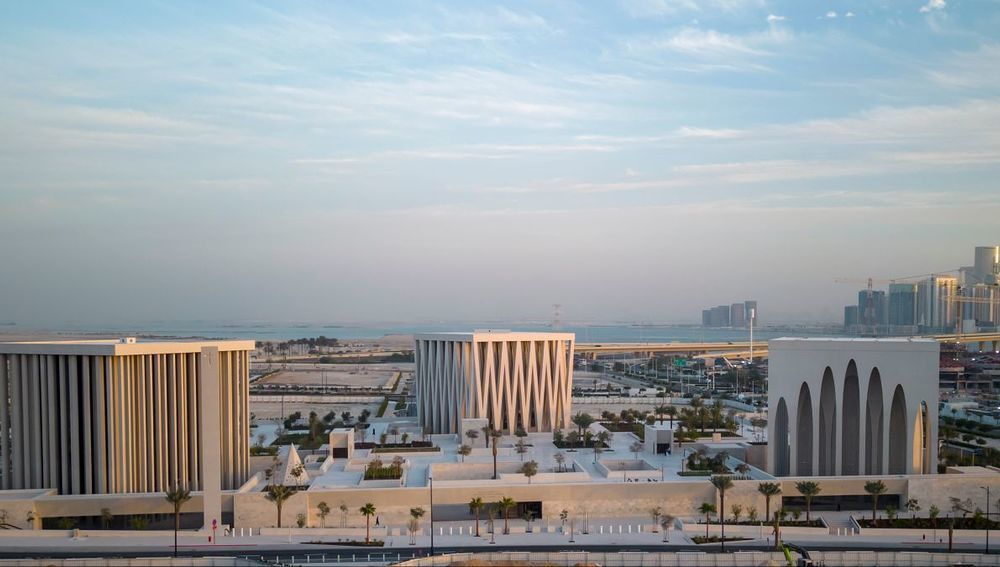 'Abrahamic Family House' in Abu Dhabi mit Moschee, Kirche und Synagoge