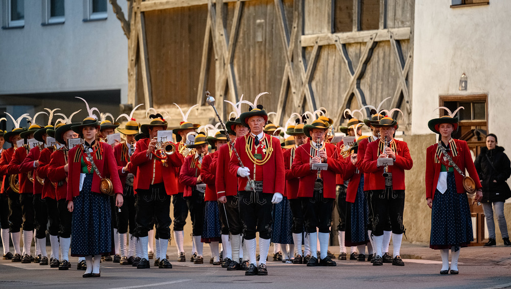 Gottesdienst am 16. März 2022 in Götzens mit landesüblichem Empfang durch die Schützen