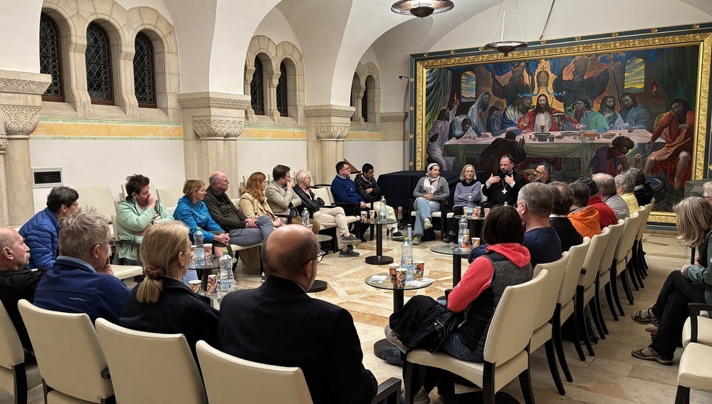 Letzte Israel-Reisegruppe vor dem Krieg bei Jerusalemer Abt Schnabel
