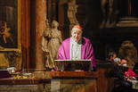 Kardinal Schönborn beim Requiem für Erich Leitenberger im Stephansdom