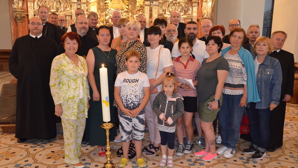 Sommervollversammlung der Bischofskonferenz in Mariazell - Gottesdienst und Begegnung mit ukrainischen Flüchtlingen