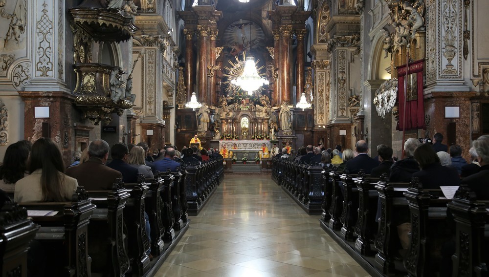 Kathpress 75 Jahre - Messe u. a. mit Kardinal Christoph Schönborn, Kirche Franziskanerkloster, Wien, 4. Mai 2022