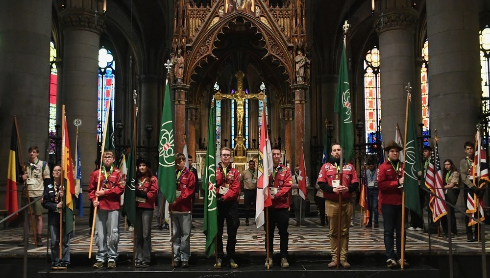 Friedenslichtfeier der Pfadfinder*innen Österreich 2025 in Linz