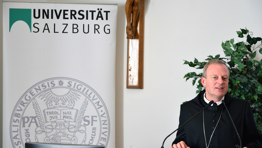 Der Vorsitzende der Salzburger Äbtekonferenz bei einer Tagung am 29. November 2018 in Salzburg zur Auflösung der Theologischen Fakultät im Jahr 1938