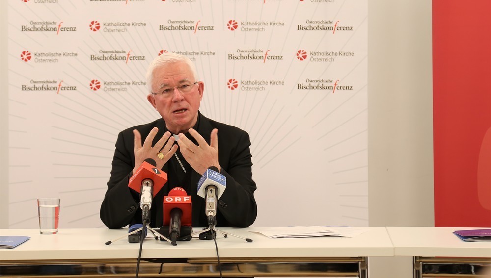 Pressekonferenz der Österreichischen Bischofskonferenz mit Erzbischof Franz Lackner (Vorsitzender der Österreichischen Bischofskonferenz), Club 4, Wien, 17. März 2023