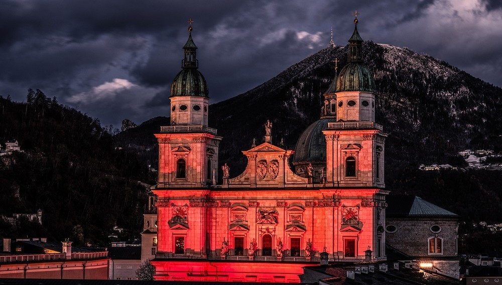 Salzburger Dom in der 'Red Week'