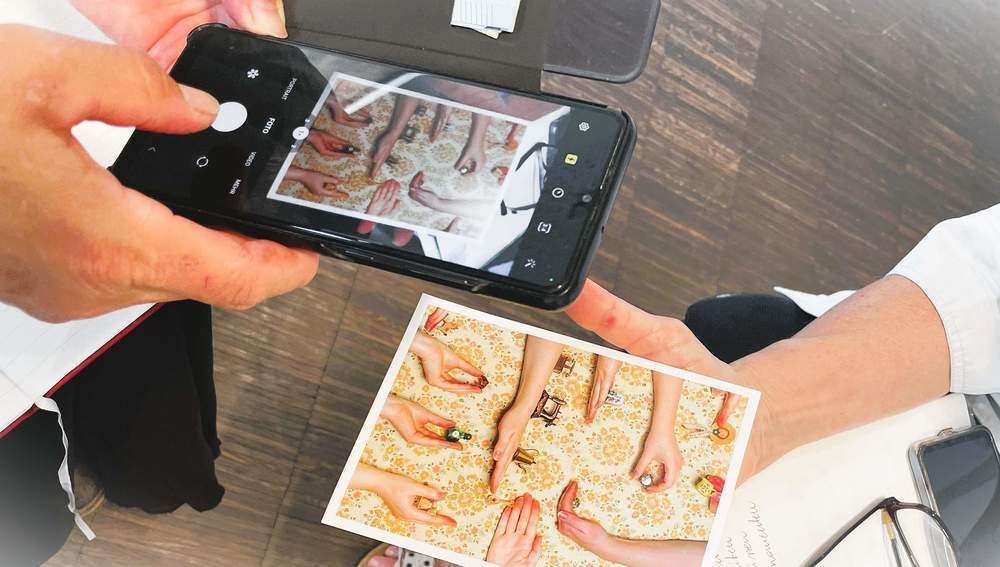 Hände mit Smartphone