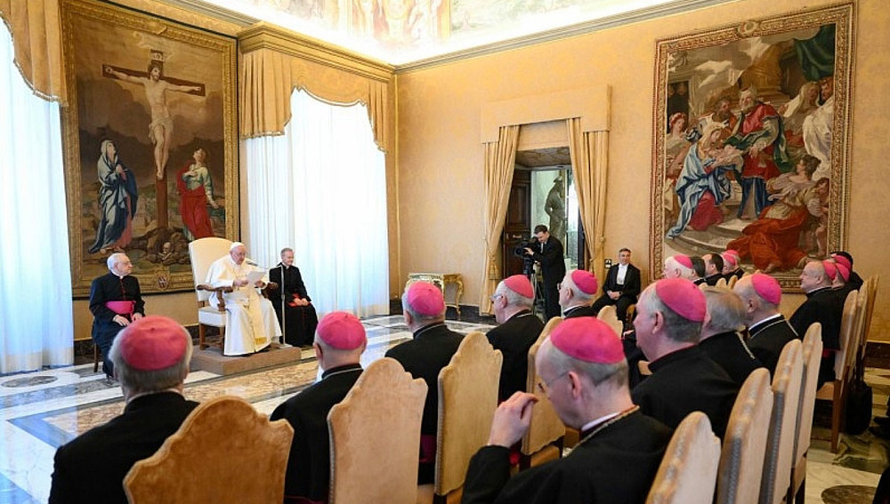 Papst und Bischöfe der COMECE am 23. März 2023 im Vatikan