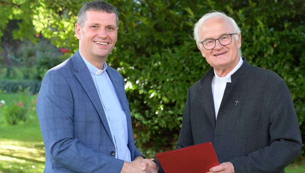 Früherer Generalvikar Roland Rasser übergibt an Harald Mattel