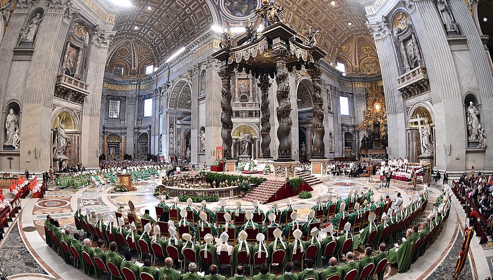 Papst Franziskus hat am 5. Oktober 2014 einen Gottesdienst im Petersdom in Rom zur Eröffnung der Weltbischofssynode zum Thema Ehe und Familie zelebriert. Foto: Cristian Gennari/Siciliani